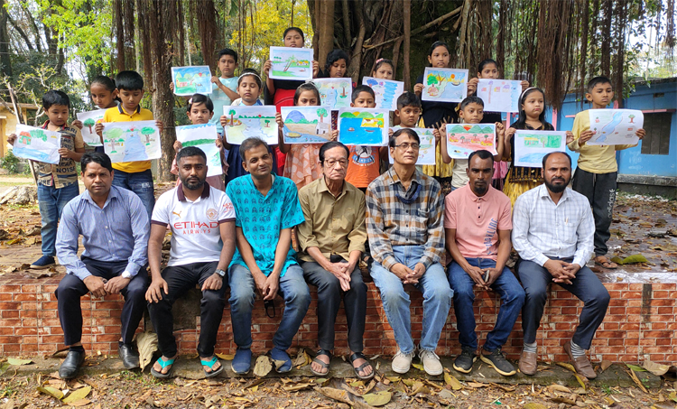 খুদে আঁকিয়েদের তুলির আঁচড়ে বাংলার নদী