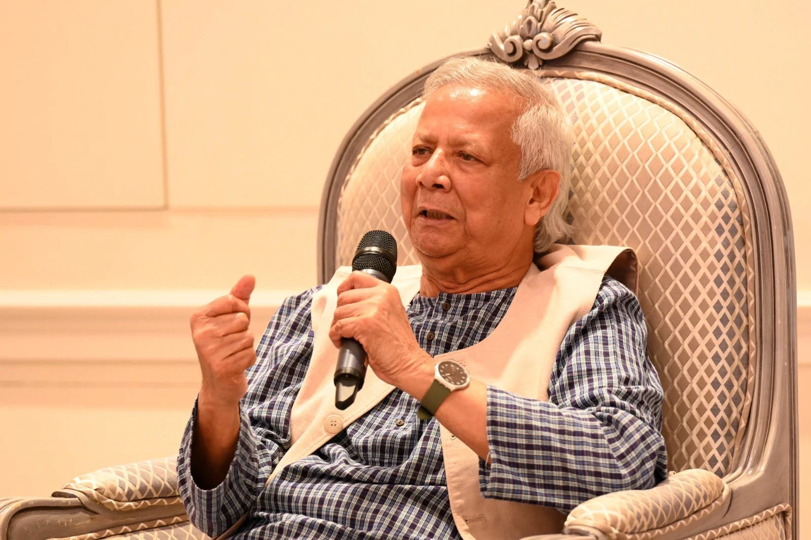 প্রবাসীদের সহযোগিতায় দেশের অর্থনীতি আবার ঘুরে দাঁড়াতে পেরেছে : প্রধান উপদেষ্টা